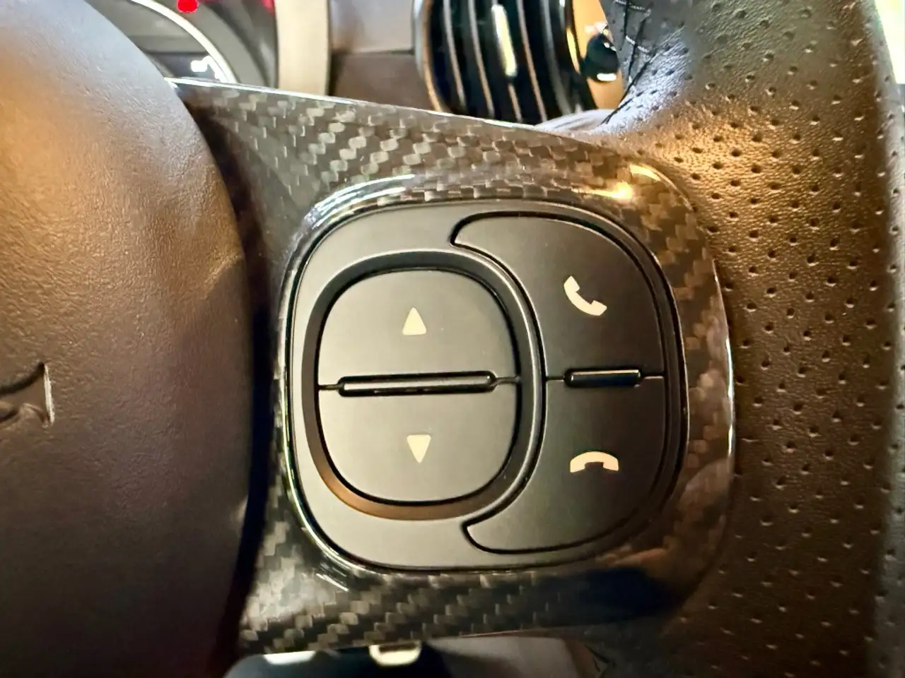 Abarth 695 1.4T JET 75º Anniversario 132KW — Galerie du véhicule 28
