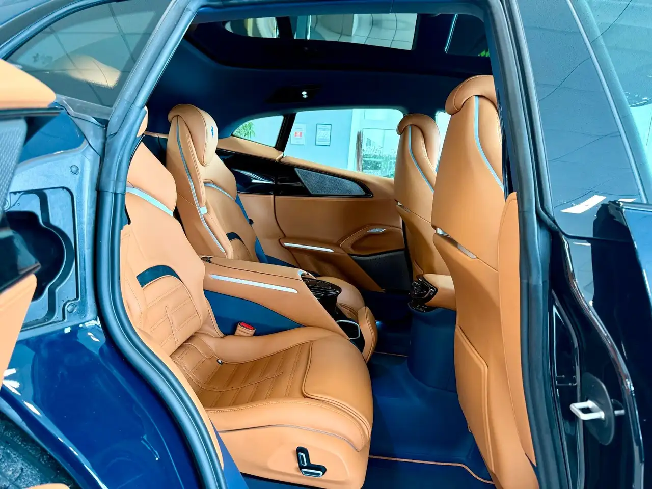 Ferrari Purosangue Panorama/Carbon/Burmester/360/Matrix — Vehicle gallery 16