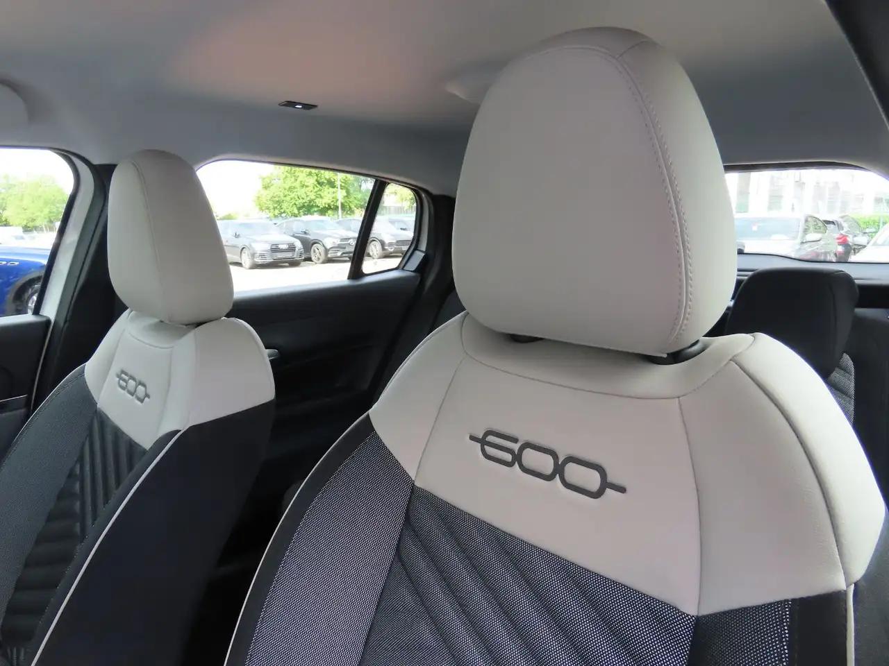 Fiat 600 1.2 Hybrid T3 Autom. Klimaauto. Sitzheizung — Vehicle gallery 16