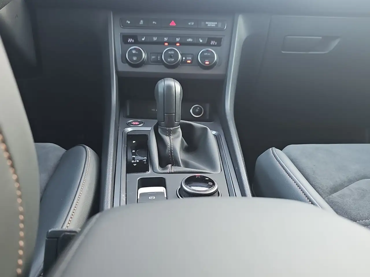 CUPRA Ateca 1.5 TSI ACT DSG LED*VIRTUAL*NAV*TEMP*SHZ*PARKLE... — Galerie du véhicule 16
