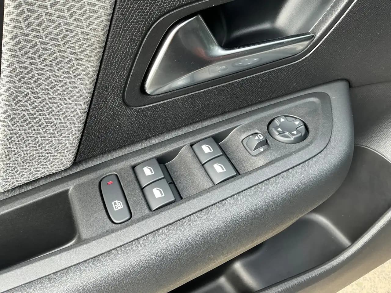 Citroen C4 1.2 Max inkl. Inspektionspaket Big Deal! — Galerie du véhicule 28