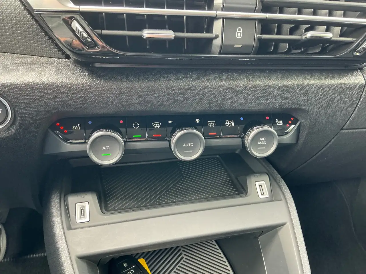 Citroen C4 1.2 Max inkl. Inspektionspaket Big Deal! — Galerie du véhicule 23