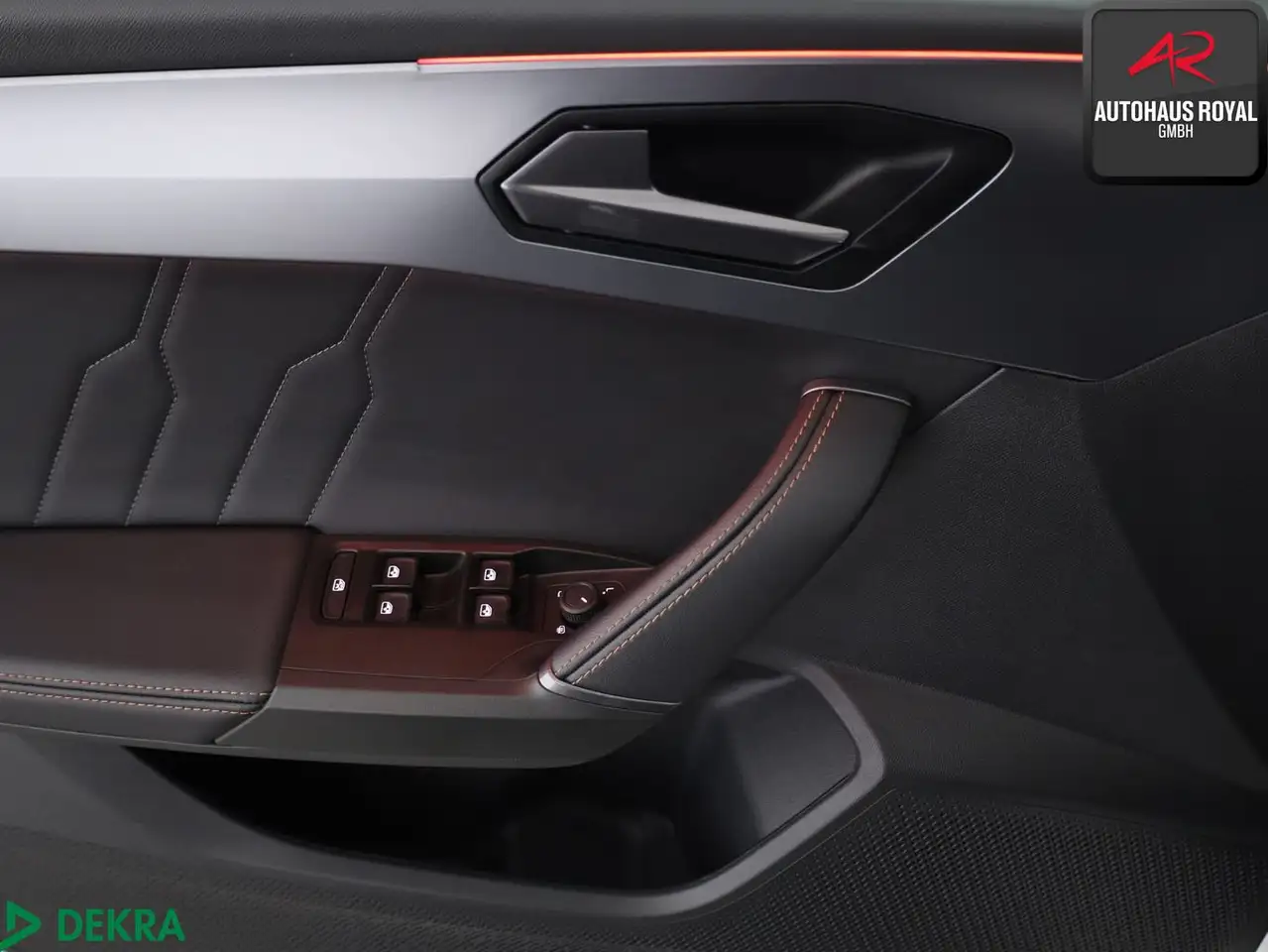 CUPRA Leon 2.0 TSI KAMERA,ACC,TOTWINKEL,CARPLAY,KESSY — Galerie du véhicule 17