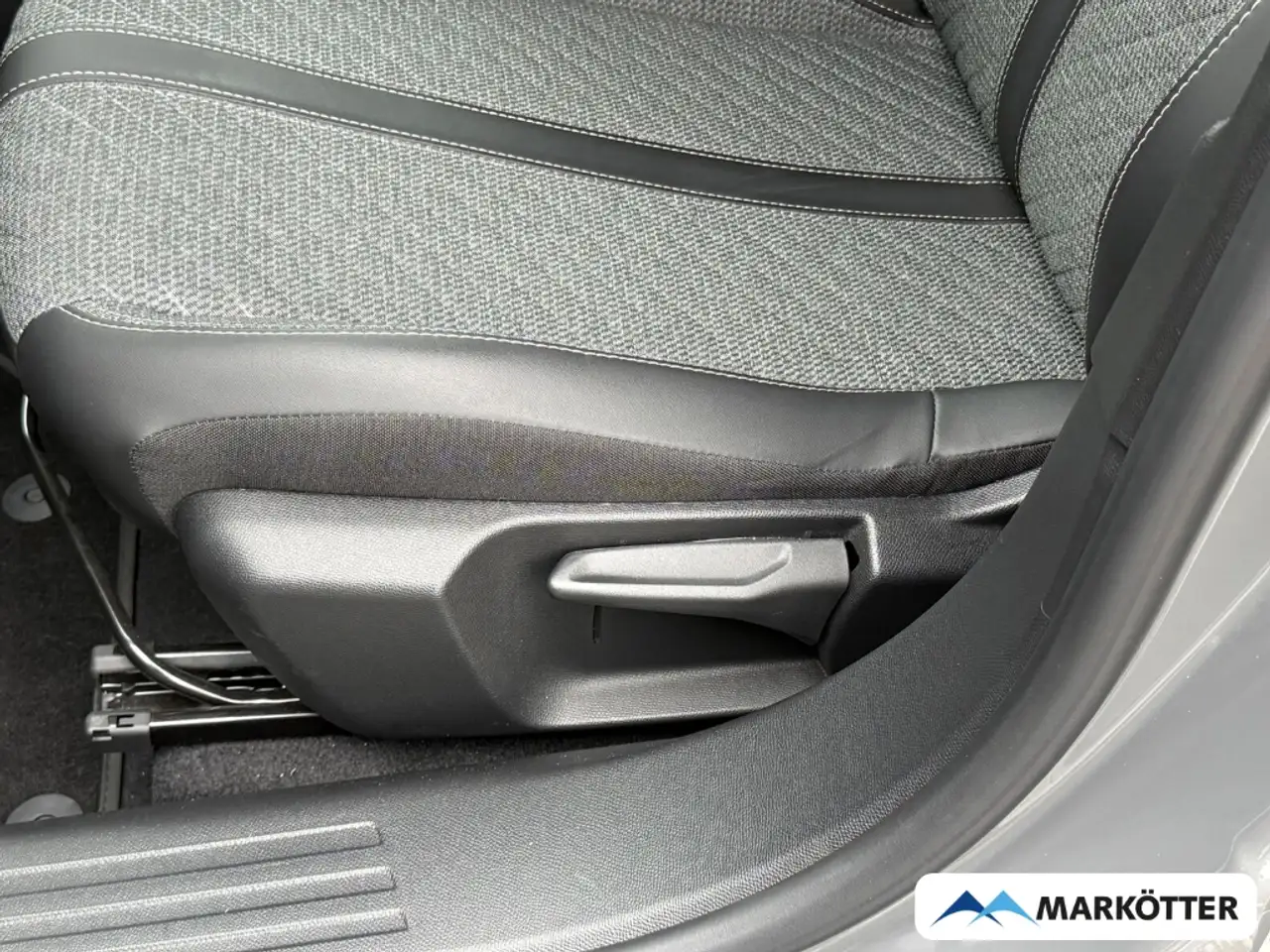 Peugeot 2008 Allure/SHZ/LED/Keyless Go/CarPlay/Android Auto — Galería del vehículo 7
