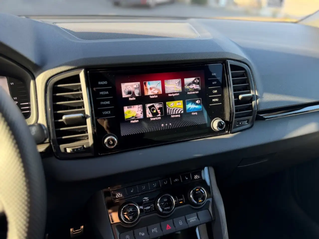 Skoda Karoq 2.0 TSI 4x4 Sportl PANO MEMORY CANTON 360° — معرض صور السيارة 11