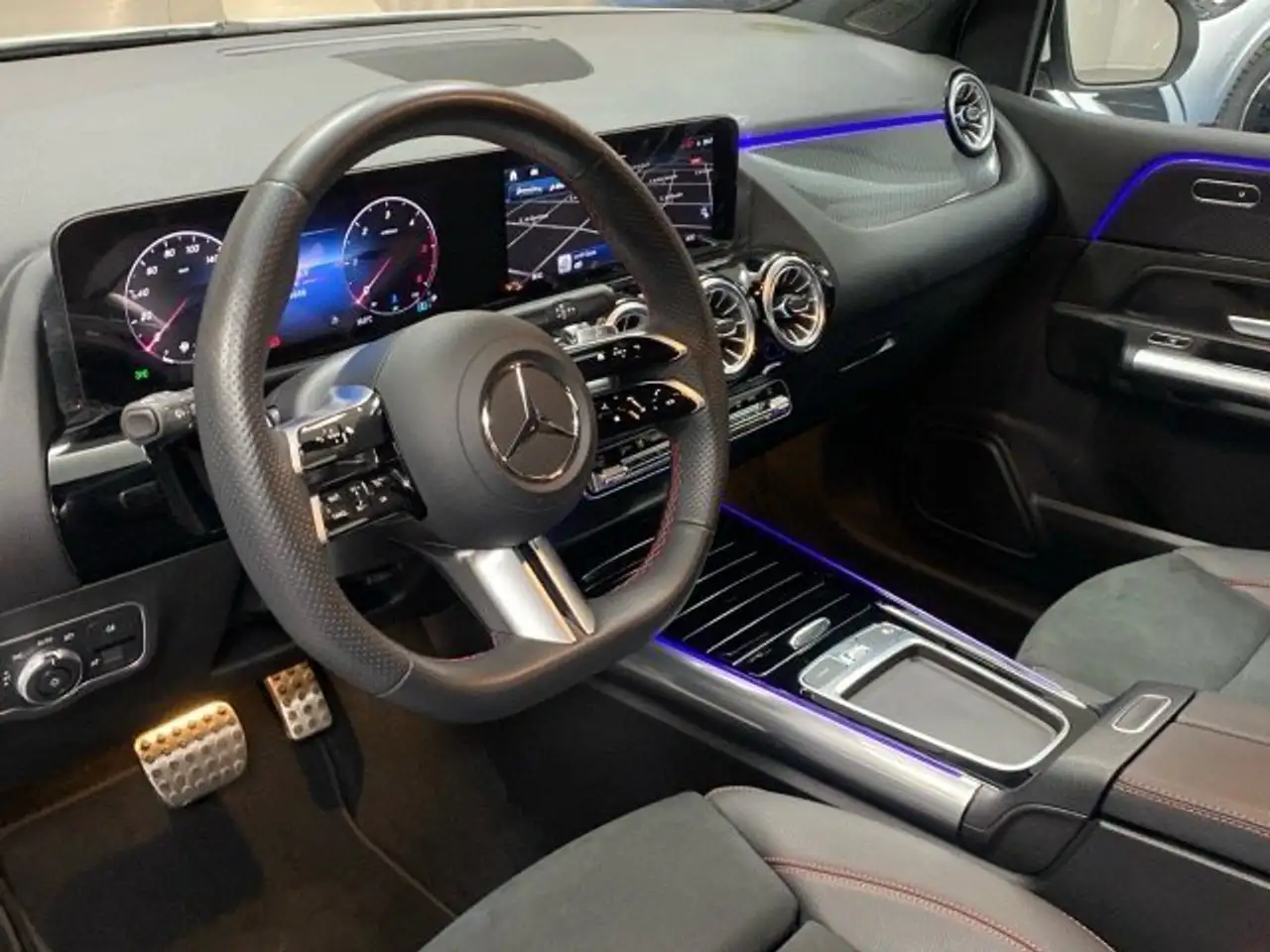 Mercedes-Benz B 200 200d — معرض صور السيارة 6