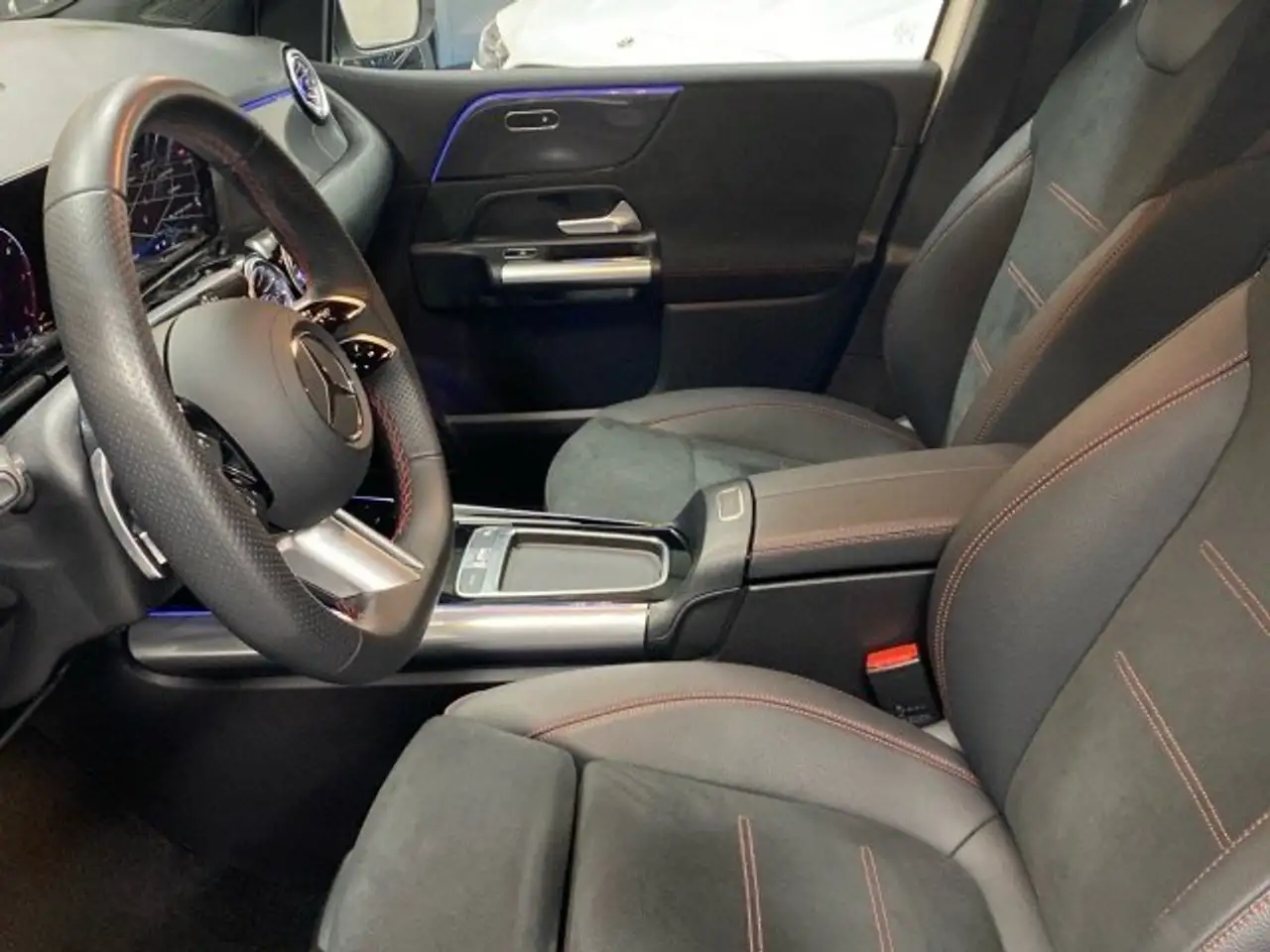 Mercedes-Benz B 200 200d — معرض صور السيارة 7