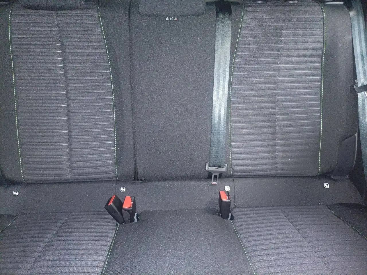 Peugeot 2008 1.2 PureTech 100 LED|Navi|PDC|SHZ|Kamera — Galería del vehículo 15