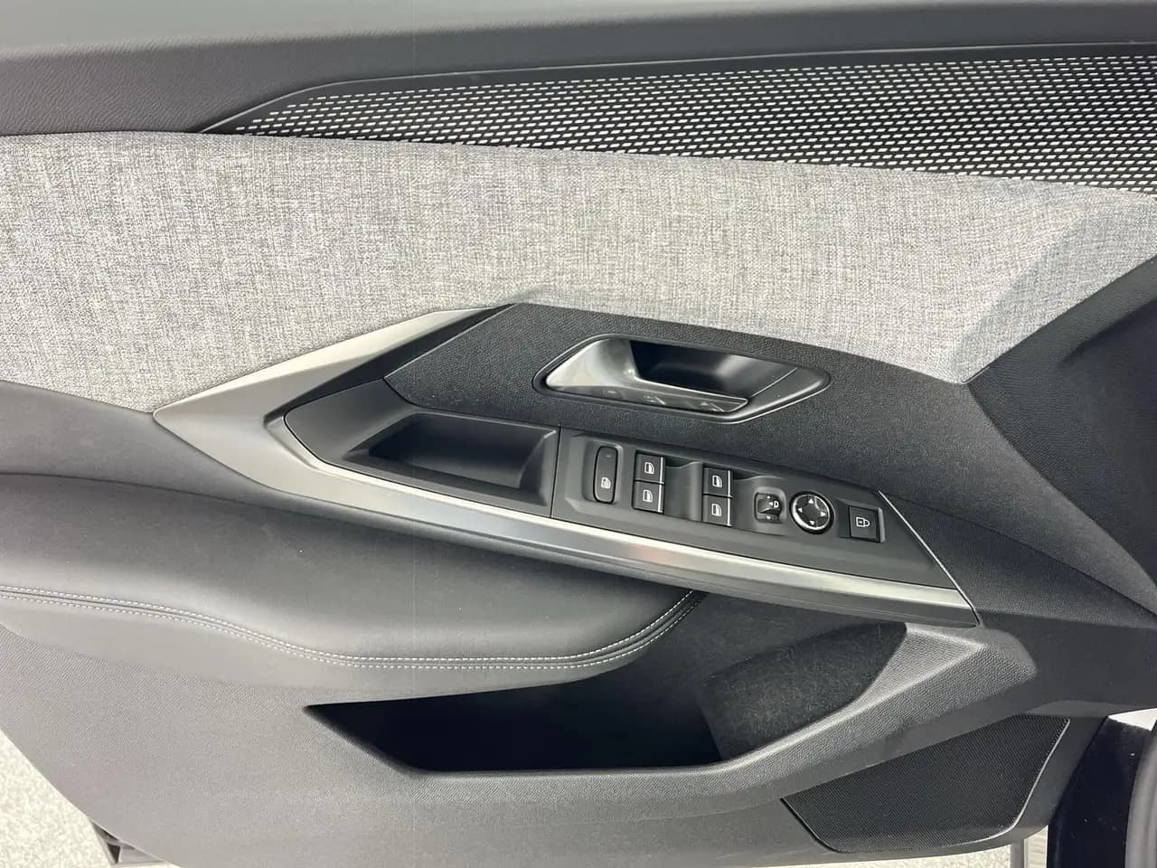 Peugeot 3008 Hybrid GT 1.2*NAVI*SHZ*360°K*AHK*uvm — Galerie du véhicule 11