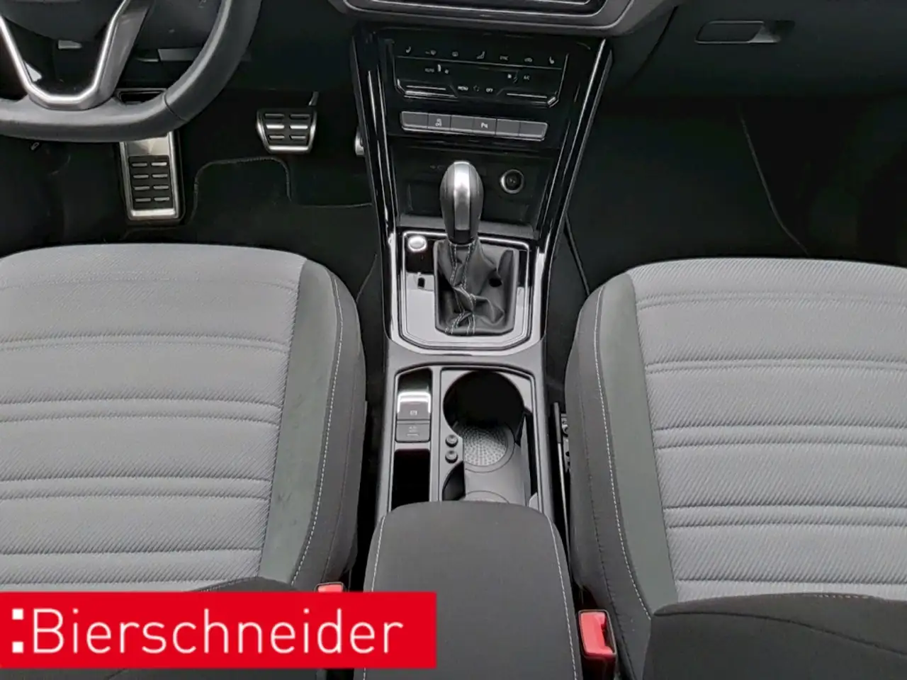 Volkswagen Touran 1.5 TSI DSG Highline R-Line 7SITZE NAVI LED ALU 18 — Vehicle gallery 16