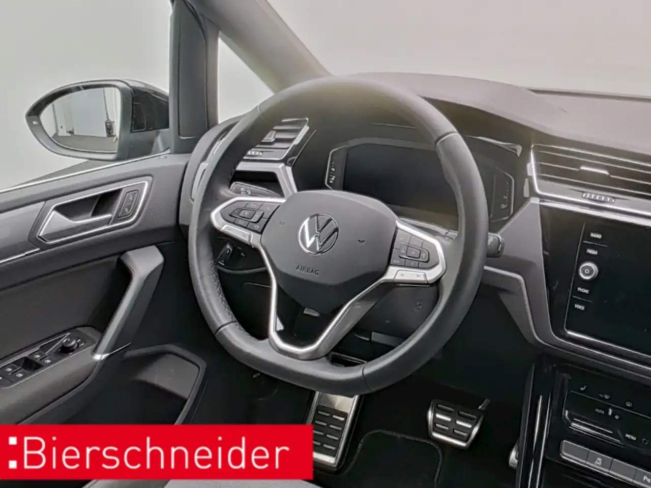 Volkswagen Touran 1.5 TSI DSG Highline R-Line 7SITZE NAVI LED ALU 18 — Vehicle gallery 13
