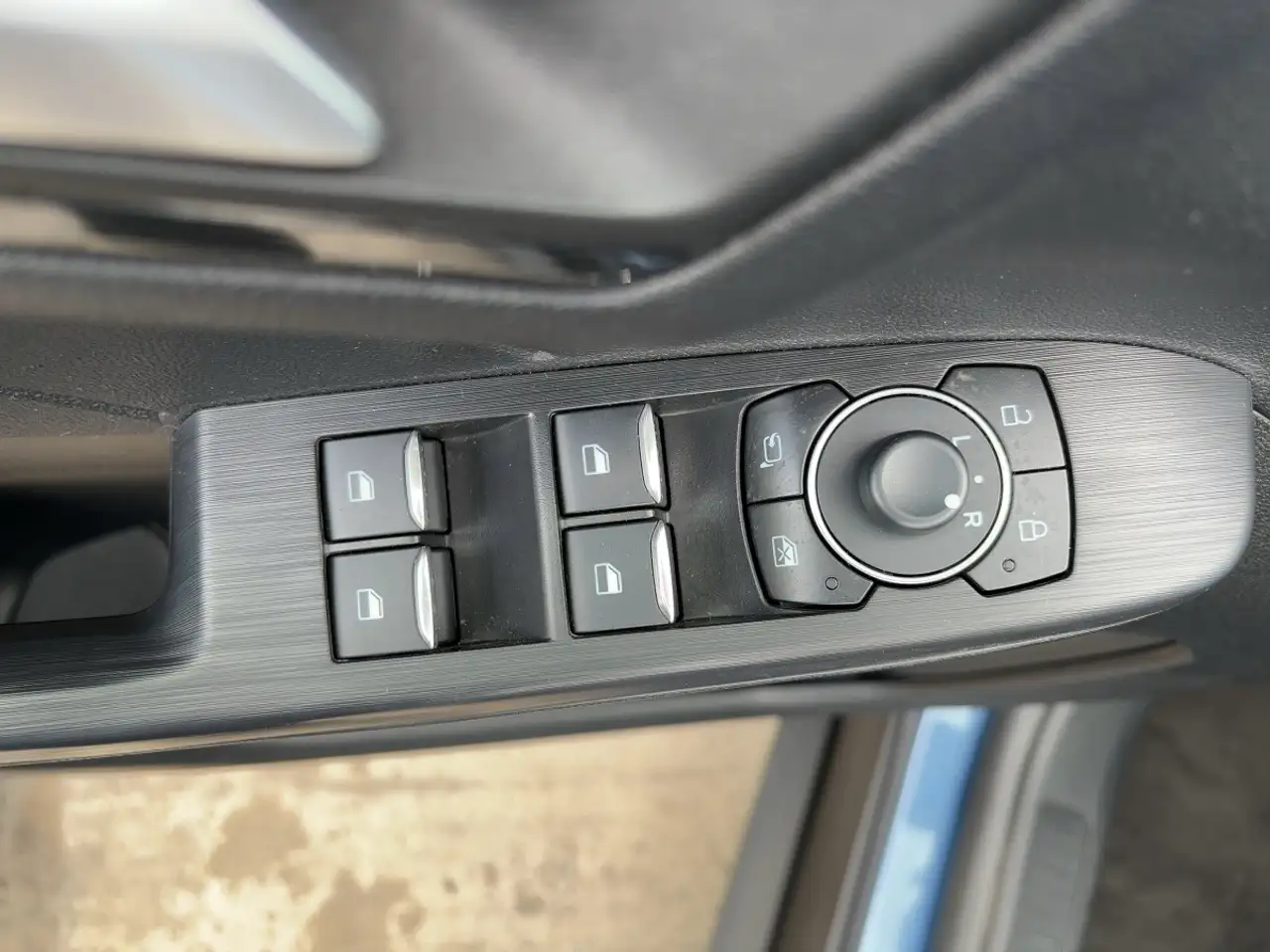 Ford Kuga ST-Line X LED+AHK+Glasdach+Kamera+SHZ — Galería del vehículo 15