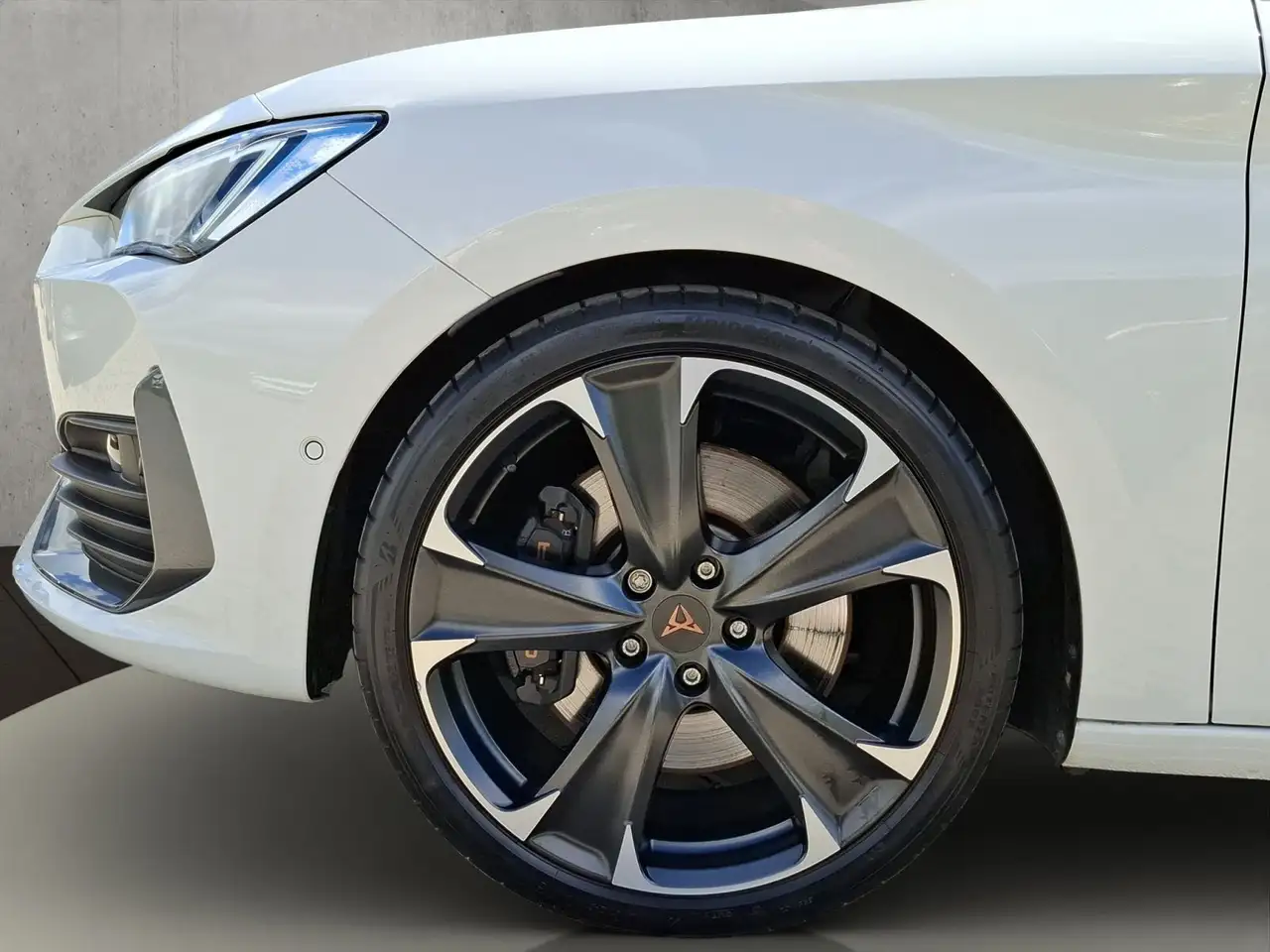 CUPRA Leon Sportstourer 2.0 TSI VZ Kamera, Navi, Full — Vehicle gallery 19