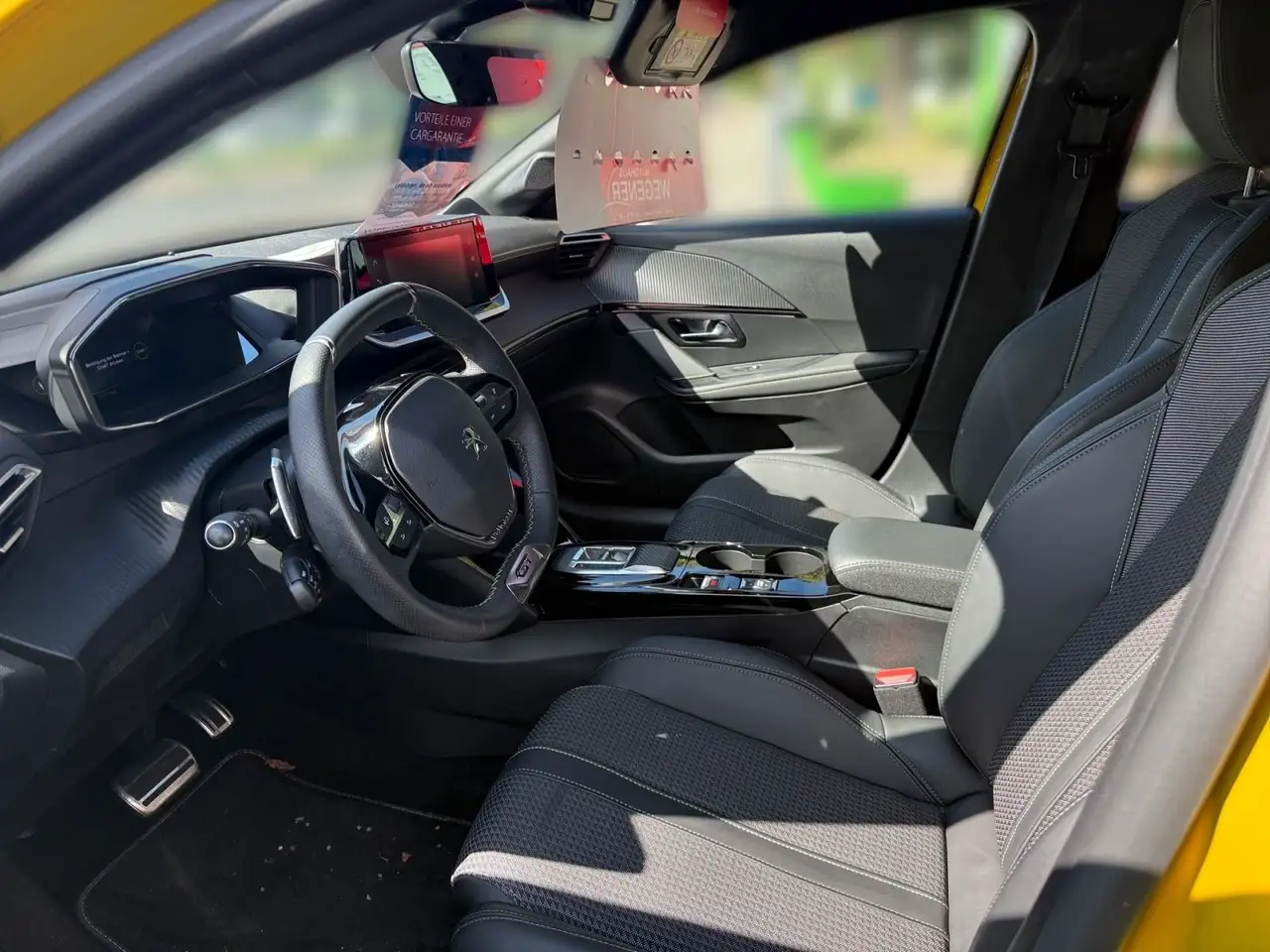 Peugeot 208 1.2 GT PureTech 100 EAT8 Navi*CAM*PDC*GRA — معرض صور السيارة 7