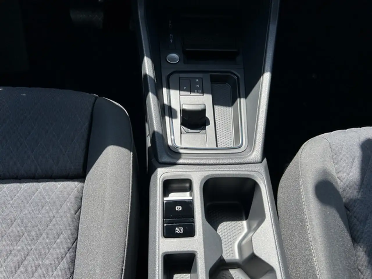 Volkswagen Caddy Maxi Life 5-Sitzer 1,5 TSI DSG — Vehicle gallery 18