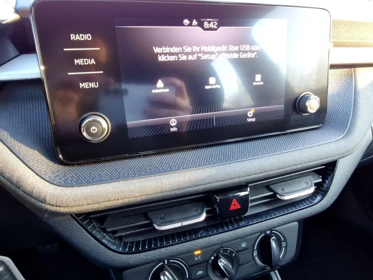 Skoda Fabia 1.0 MPI Tour LED Klima SmartLink PDC DAB — Vehicle gallery 12