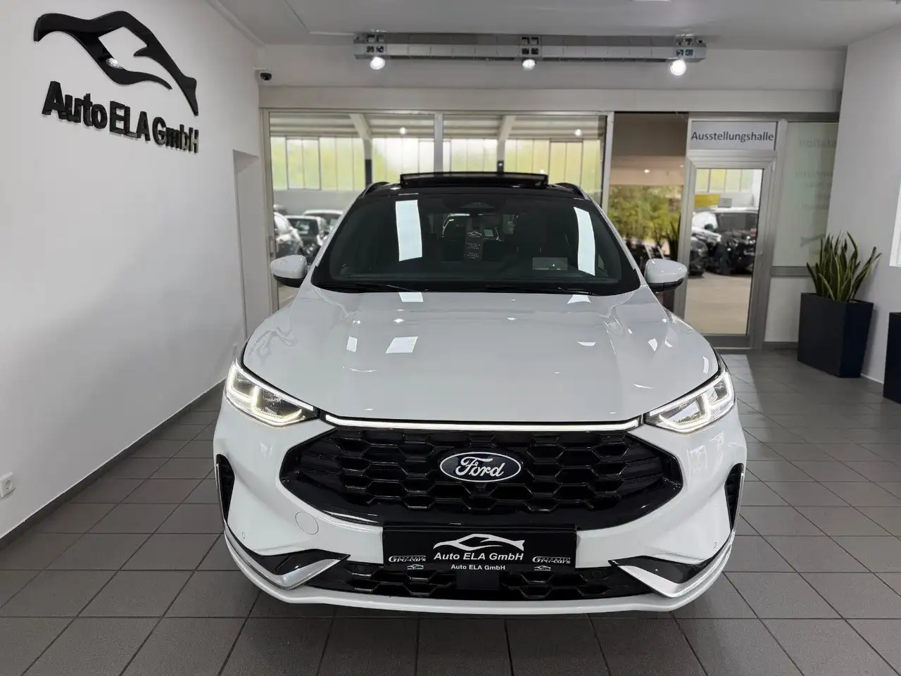 Ford Kuga 1.5 ST-Line X Automatik Pano|AHK|1.Hand|Kam — Galería del vehículo 10