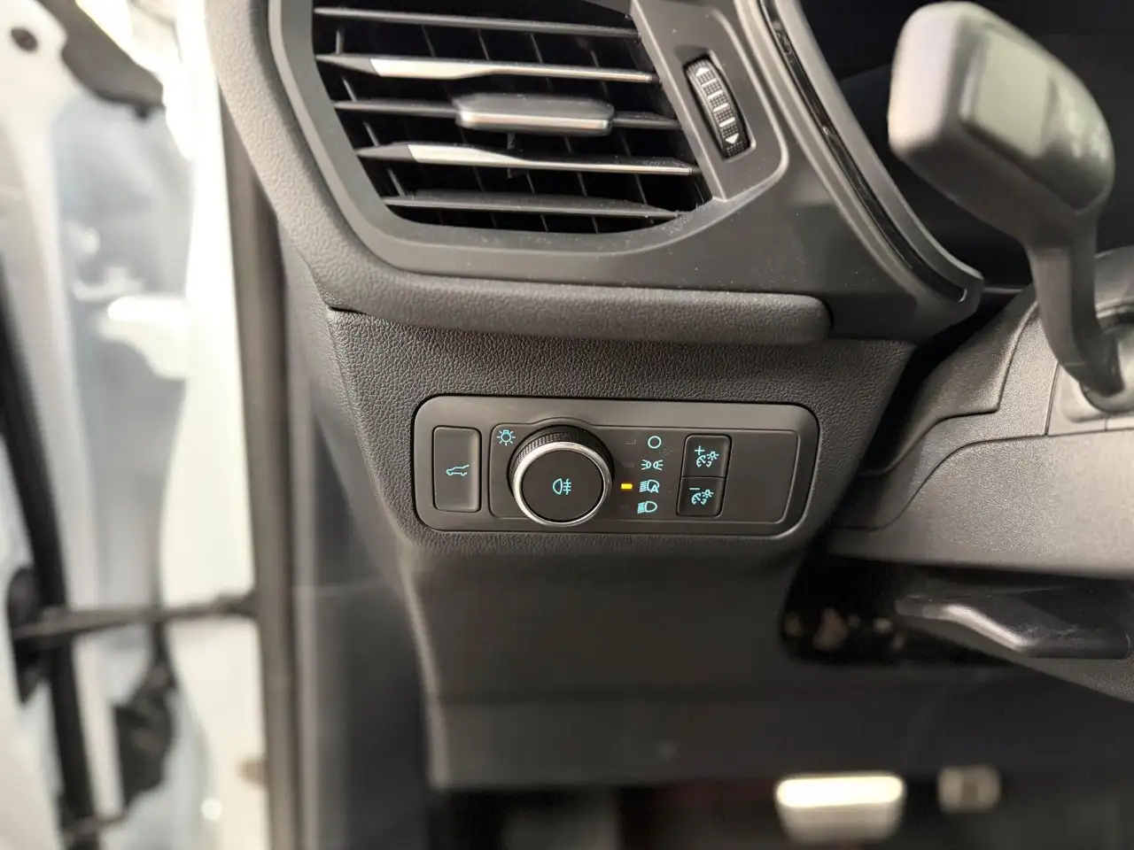 Ford Kuga 1.5 ST-Line X Automatik Pano|AHK|1.Hand|Kam — Galería del vehículo 22