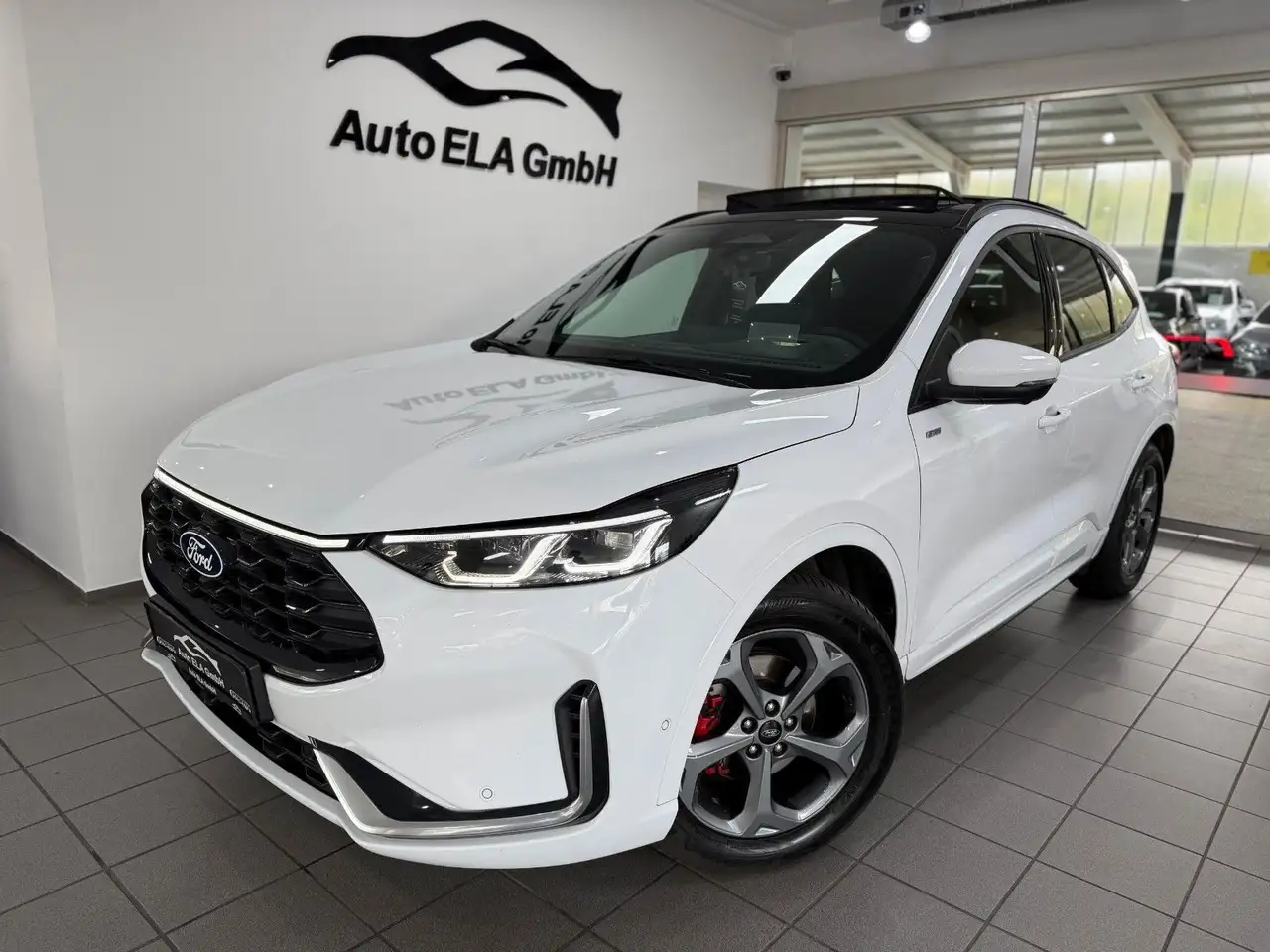 Ford Kuga 1.5 ST-Line X Automatik Pano|AHK|1.Hand|Kam — Galería del vehículo 2