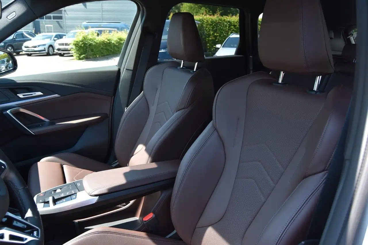 BMW X1 18 i sDrive M Sport NAVI/LED/LEDER/AHKs/RFK — Galería del vehículo 10
