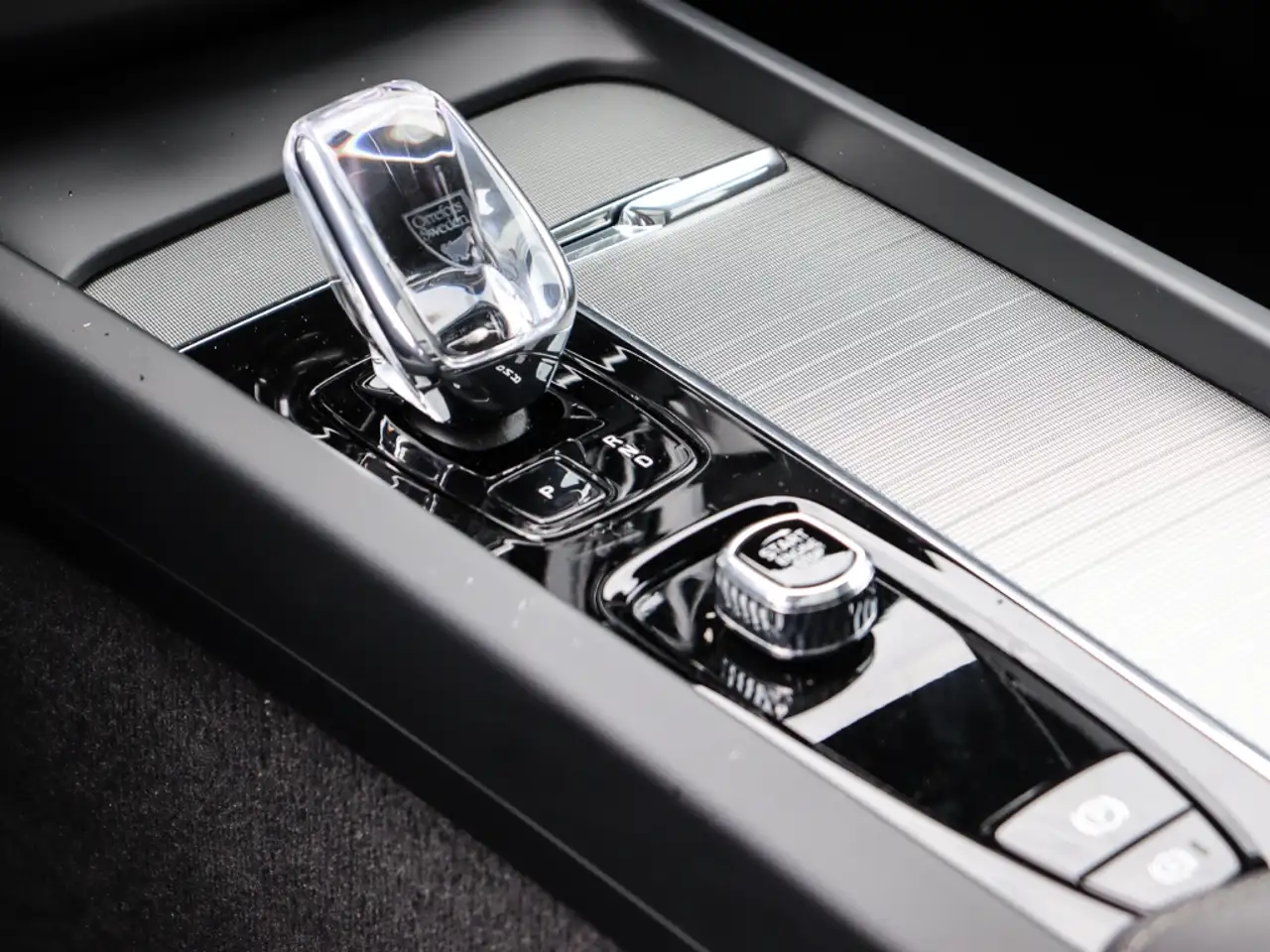 Volvo XC60 R Design Recharge Plug-In Hybrid AWD T6 Twin Engin — Galería del vehículo 12