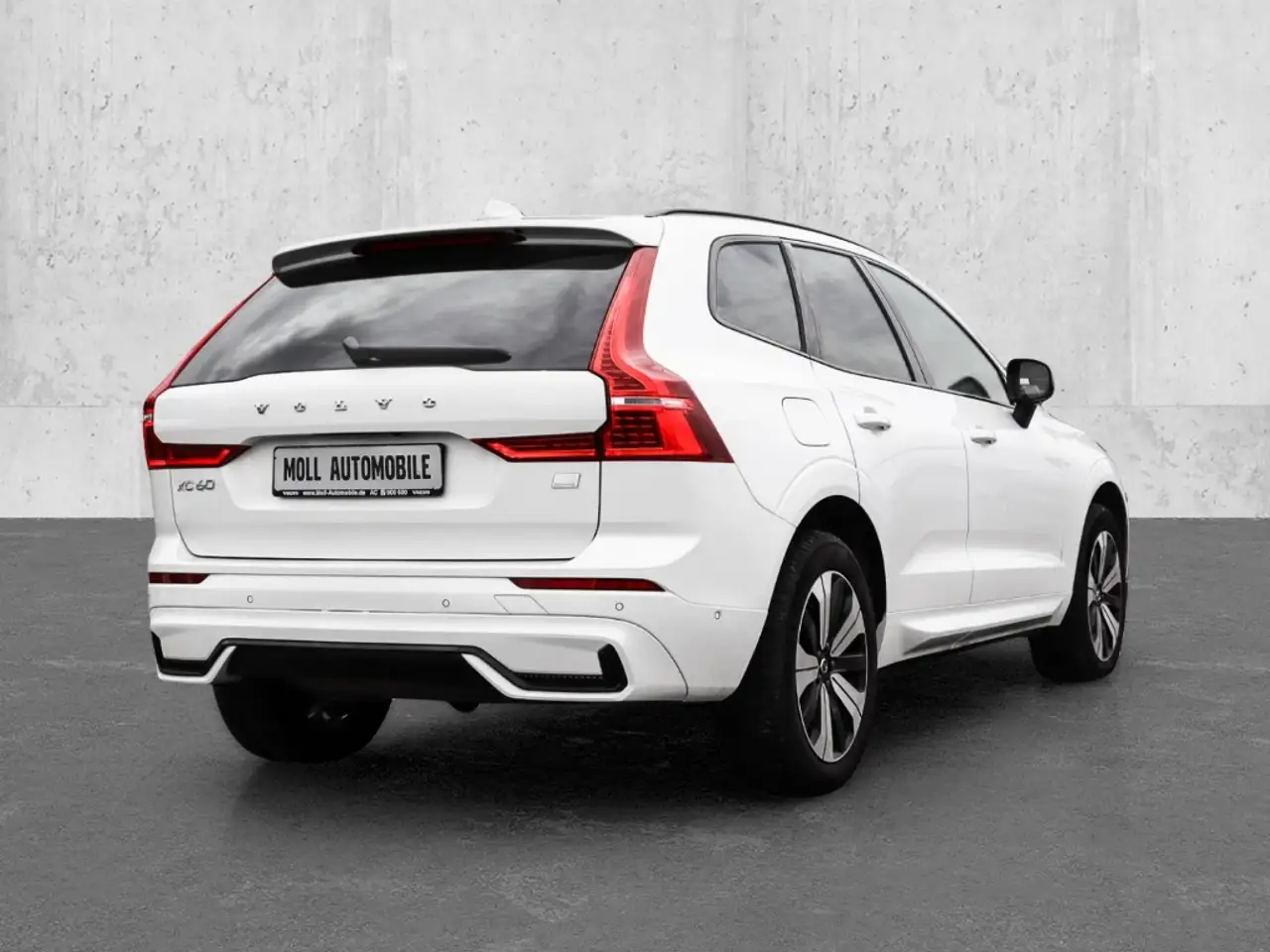 Volvo XC60 R Design Recharge Plug-In Hybrid AWD T6 Twin Engin — Galería del vehículo 2