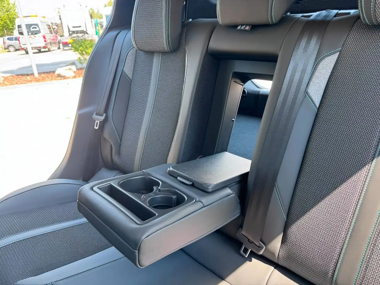 Peugeot 308 Allure 130 EAT8 + SHZ + Kamera+ Navi + GJR — معرض صور السيارة 7