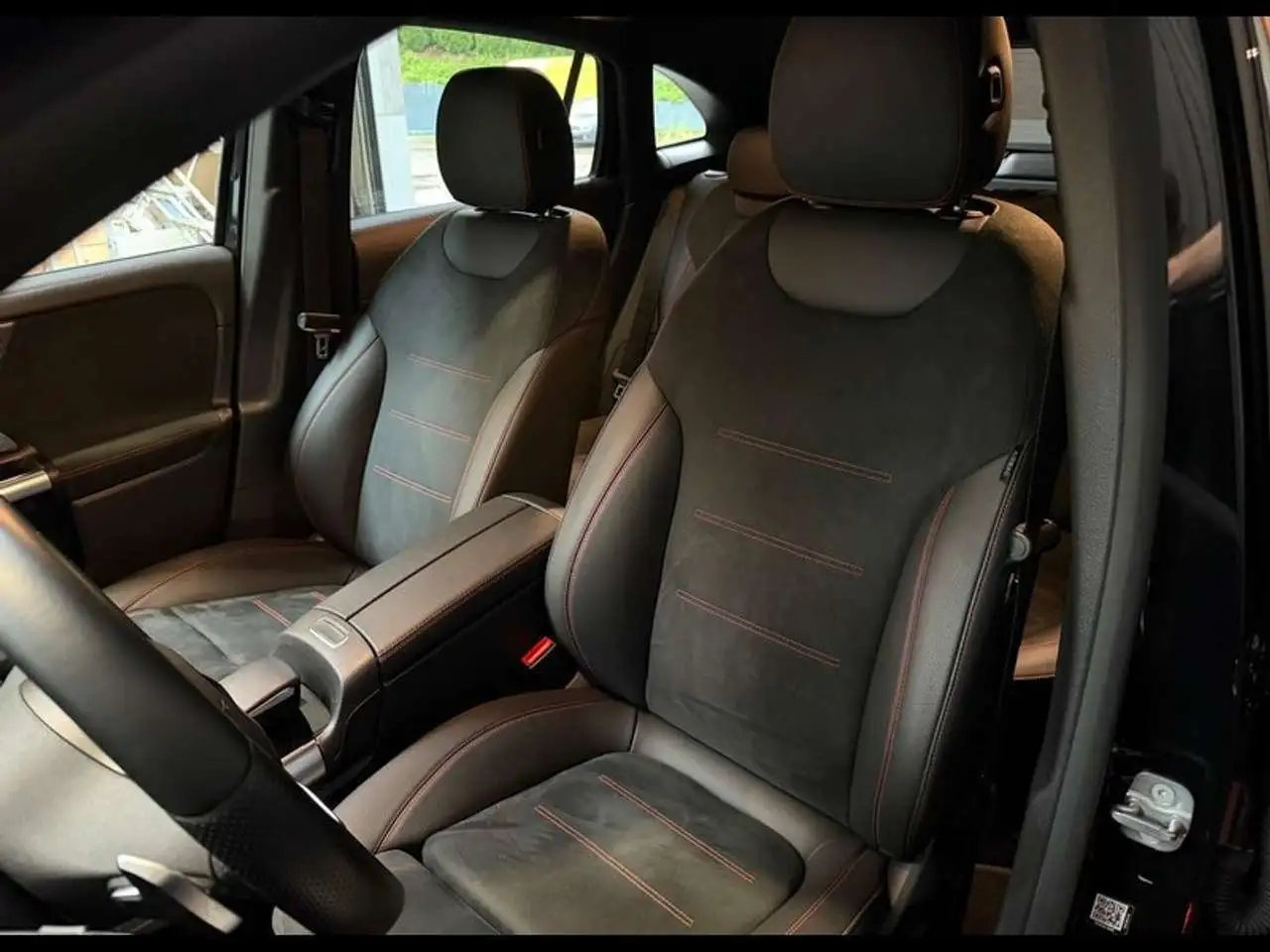 Mercedes-Benz EQA 300 4Matic AMG Line — Vehicle gallery 10
