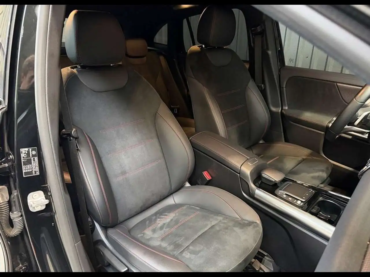 Mercedes-Benz EQA 300 4Matic AMG Line — Vehicle gallery 11
