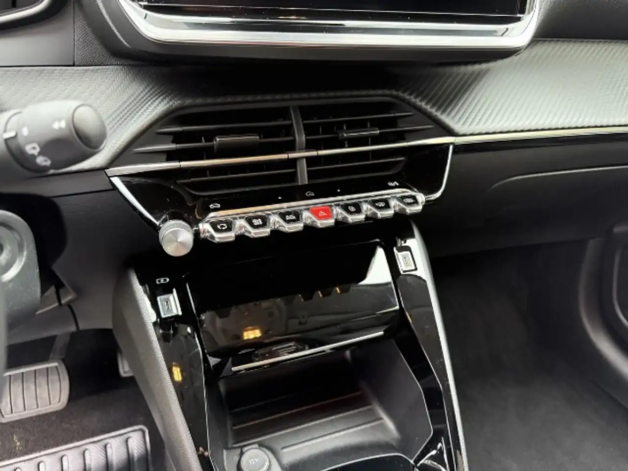 Peugeot 208 Allure PureTech 100 Automatik — Vehicle gallery 11