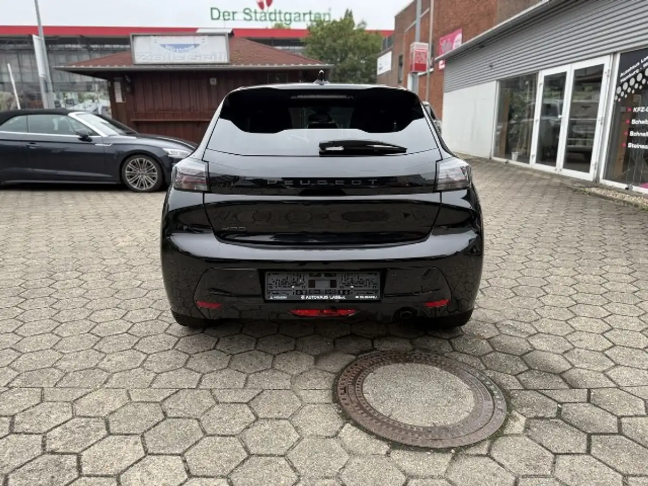 Peugeot 208 Allure PureTech 100 Automatik — Vehicle gallery 6