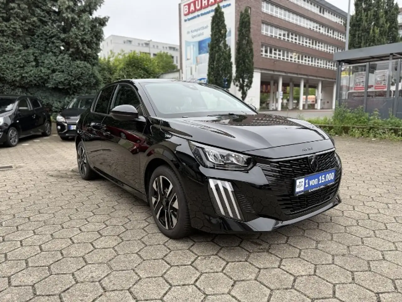 Peugeot 208 Allure PureTech 100 Automatik — Vehicle gallery 3