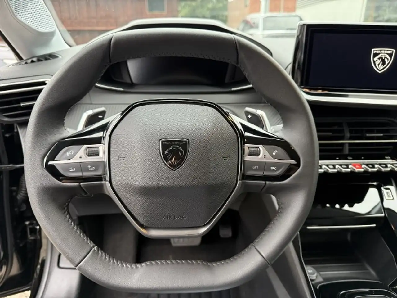 Peugeot 208 Allure PureTech 100 Automatik — Vehicle gallery 10