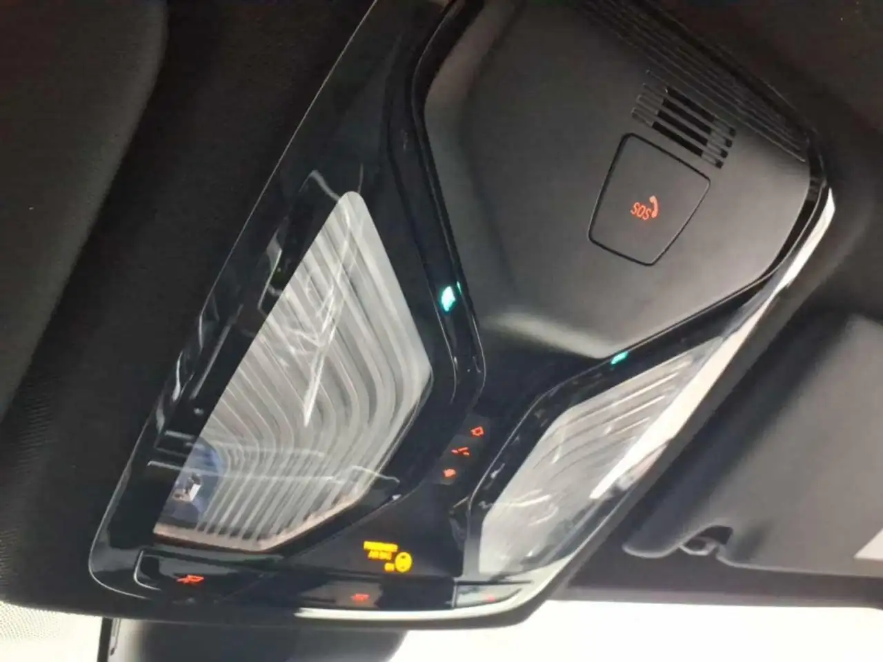 BMW 330 330e xDrive Touring M Sport Pro — Vehicle gallery 18