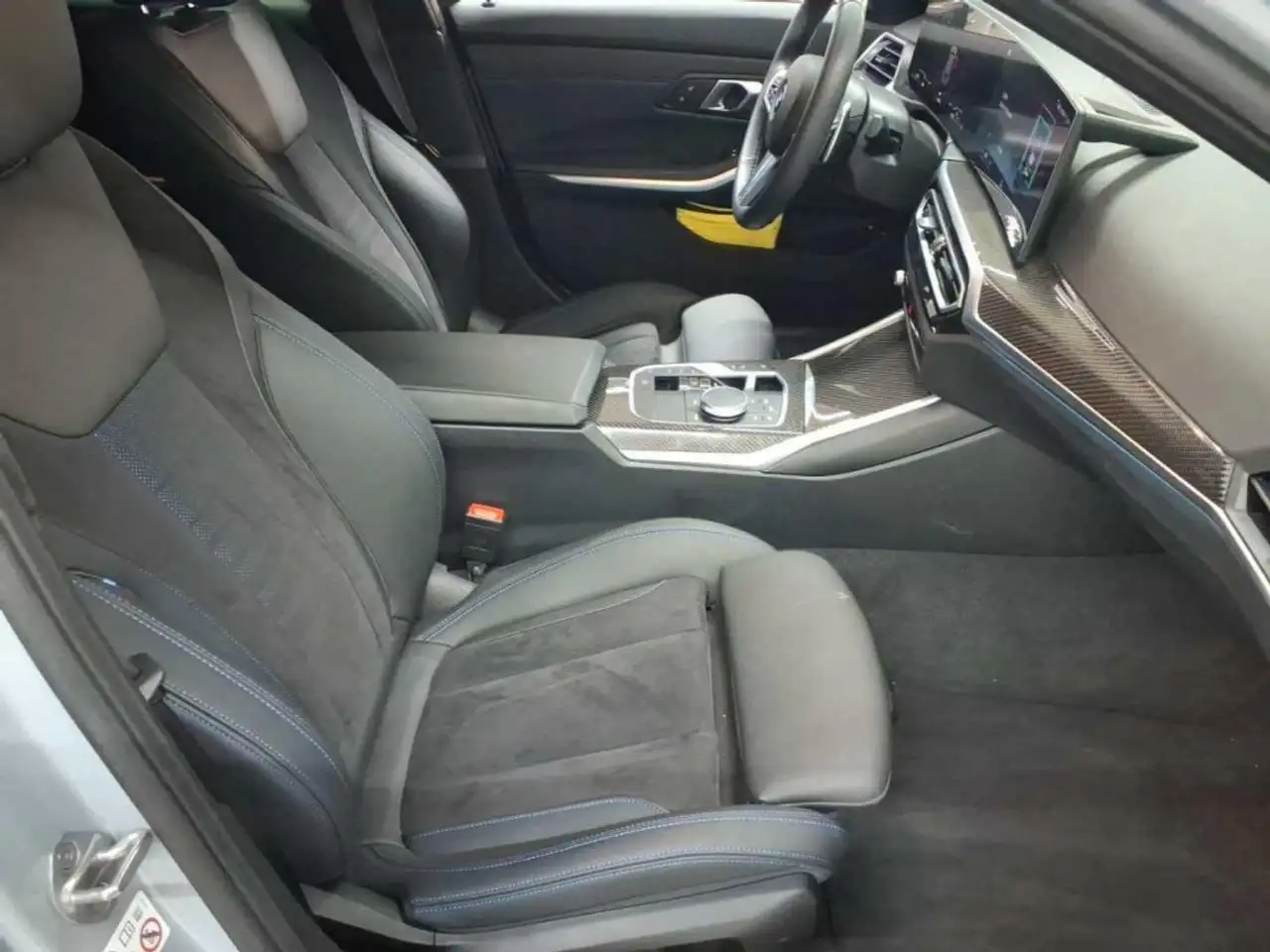 BMW 330 330e xDrive Touring M Sport Pro — Vehicle gallery 8
