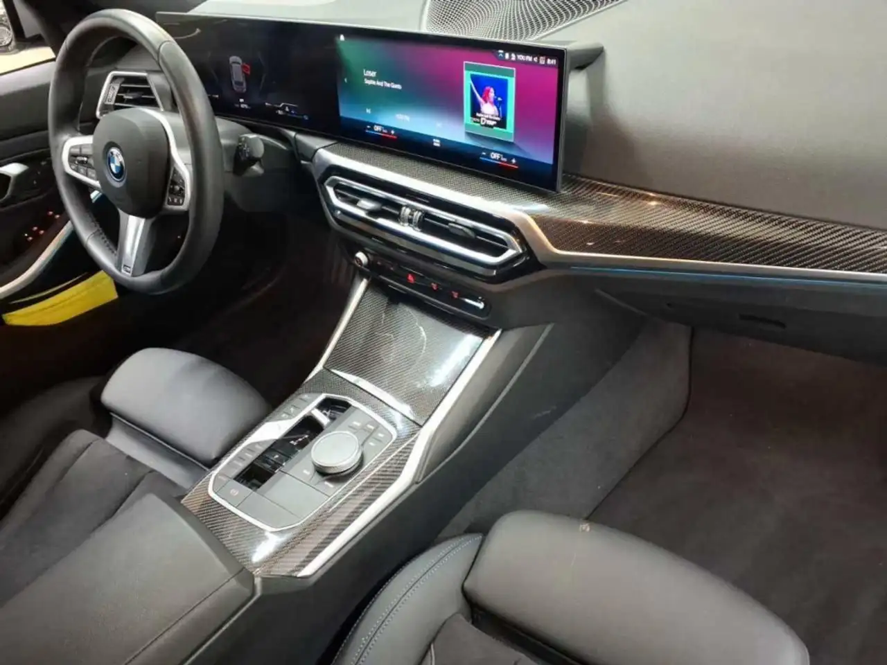 BMW 330 330e xDrive Touring M Sport Pro — Vehicle gallery 10