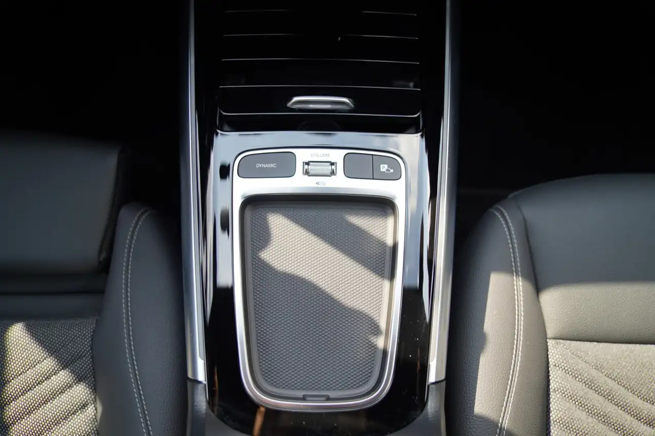Mercedes-Benz EQA 300 EQA 300 4MATIC Progressive Park-Paket Distronic Ambiente — Galería del vehículo 27