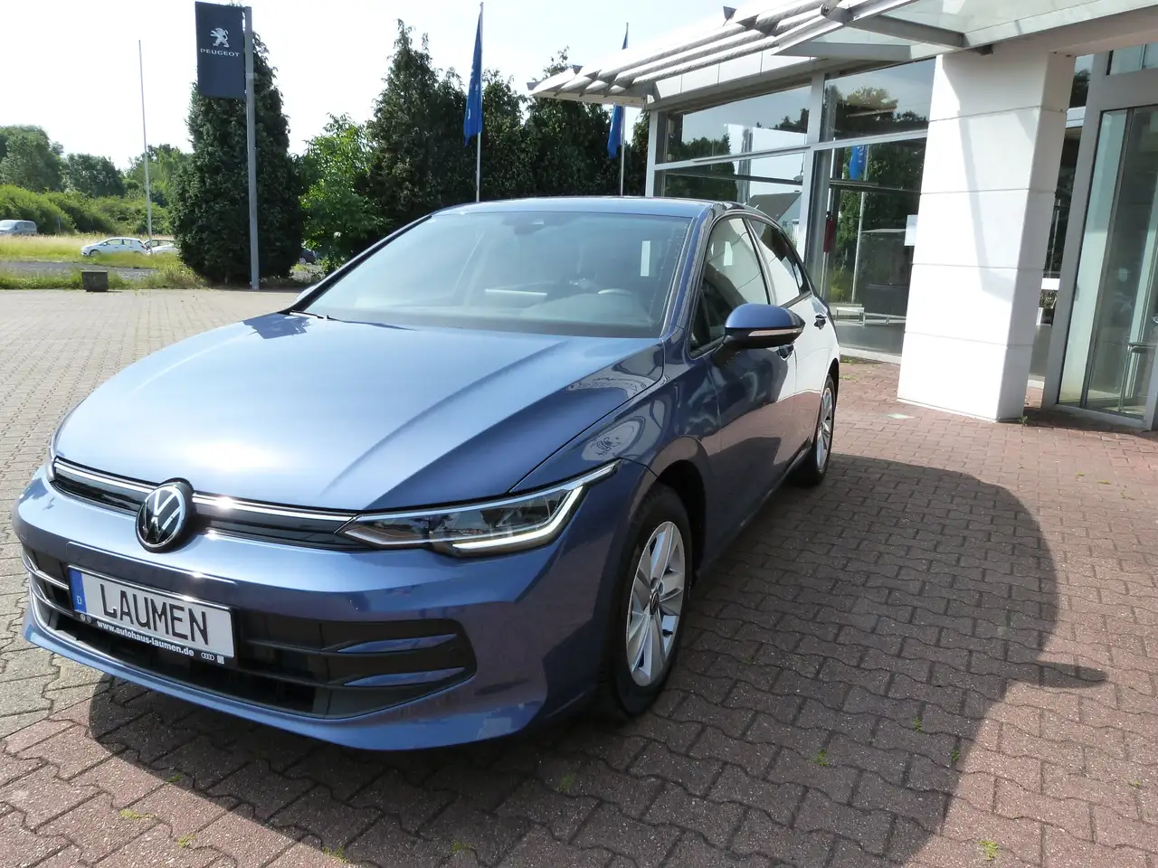 Volkswagen Golf VIII 1.5 TSI OPF Life ACC Navi LED LM DigiPro Sitzheizung IDA Sprachsteuerung App Connect — Vehicle gallery 3