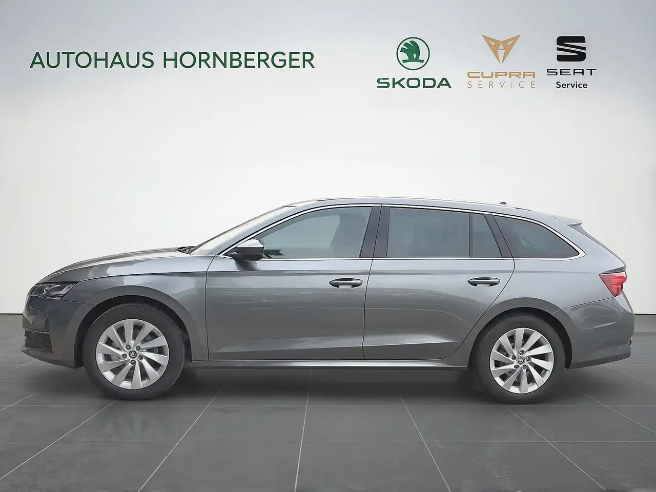 Skoda Octavia 1.5 eTSI Selection — Vehicle gallery 2