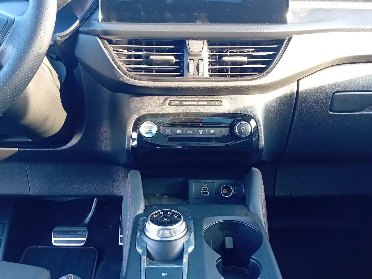 Ford Kuga ST-Line X Aut.*PANO*AHK*360GRAD*LED-MATRIX*NAVI*GR — Galerie du véhicule 14