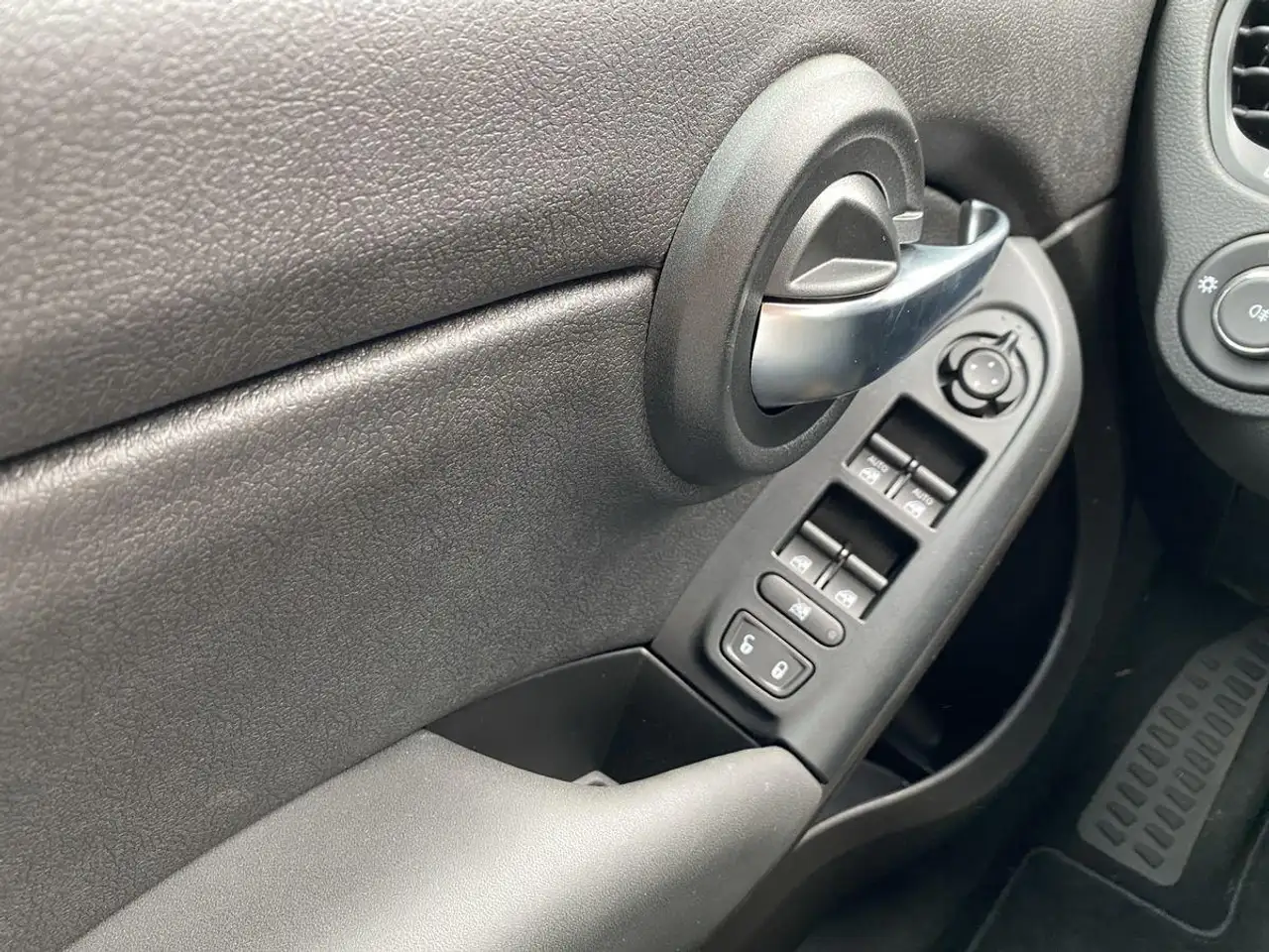 Fiat 500X Dolcevita/Faltdoch/Automatik/TÜV NEU — Galerie du véhicule 12