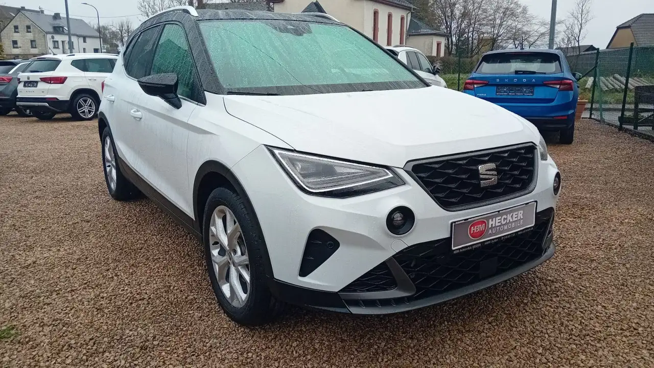 SEAT Arona FR 1,5TSI+Automatik+Navi+Kamera — Galerie du véhicule 3
