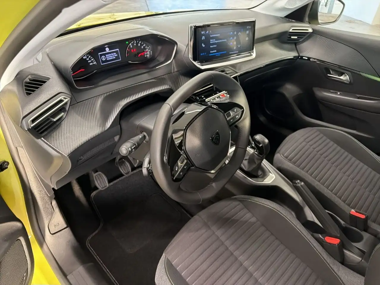 Peugeot 208 Active PureTech 75 — Galería del vehículo 11