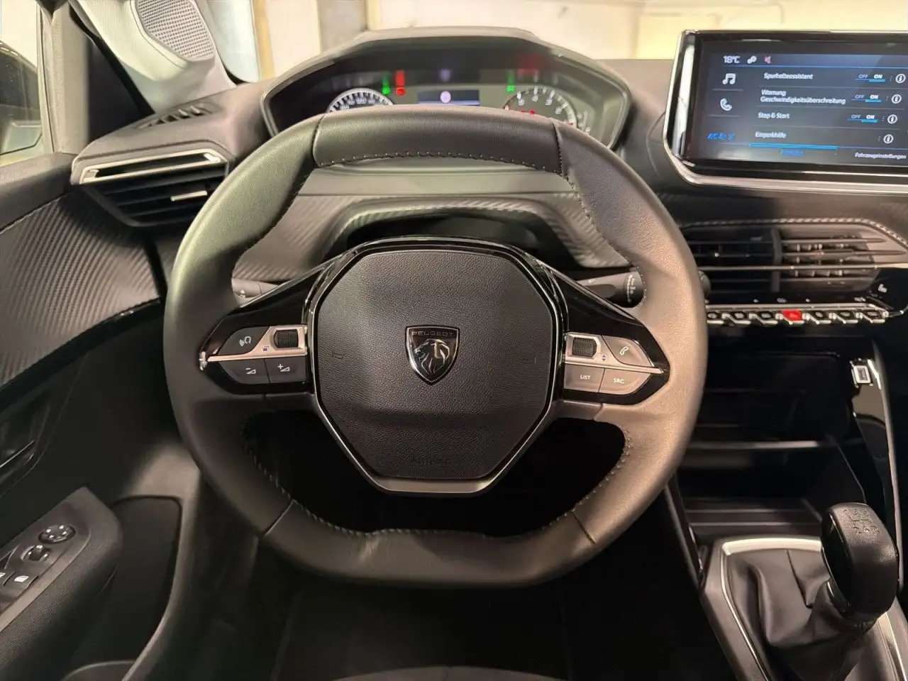 Peugeot 208 Active PureTech 75 — Galería del vehículo 9