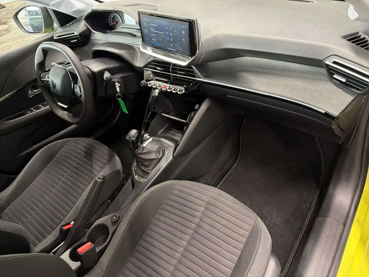 Peugeot 208 Active PureTech 75 — Galería del vehículo 12