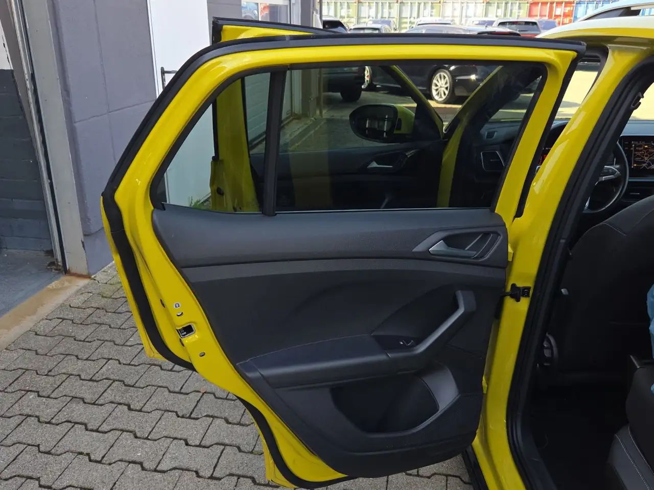 Volkswagen T-Cross 1.5 TSI R-Line Navi*AHK*IQ-Light*IQ-Driv — معرض صور السيارة 22