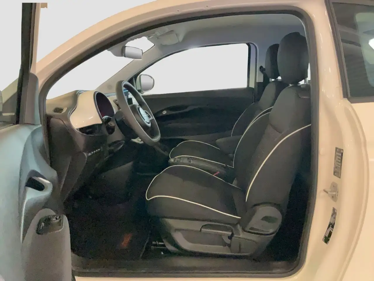 Fiat 500e + Komfort Paket, 16" Alufelgen — معرض صور السيارة 9