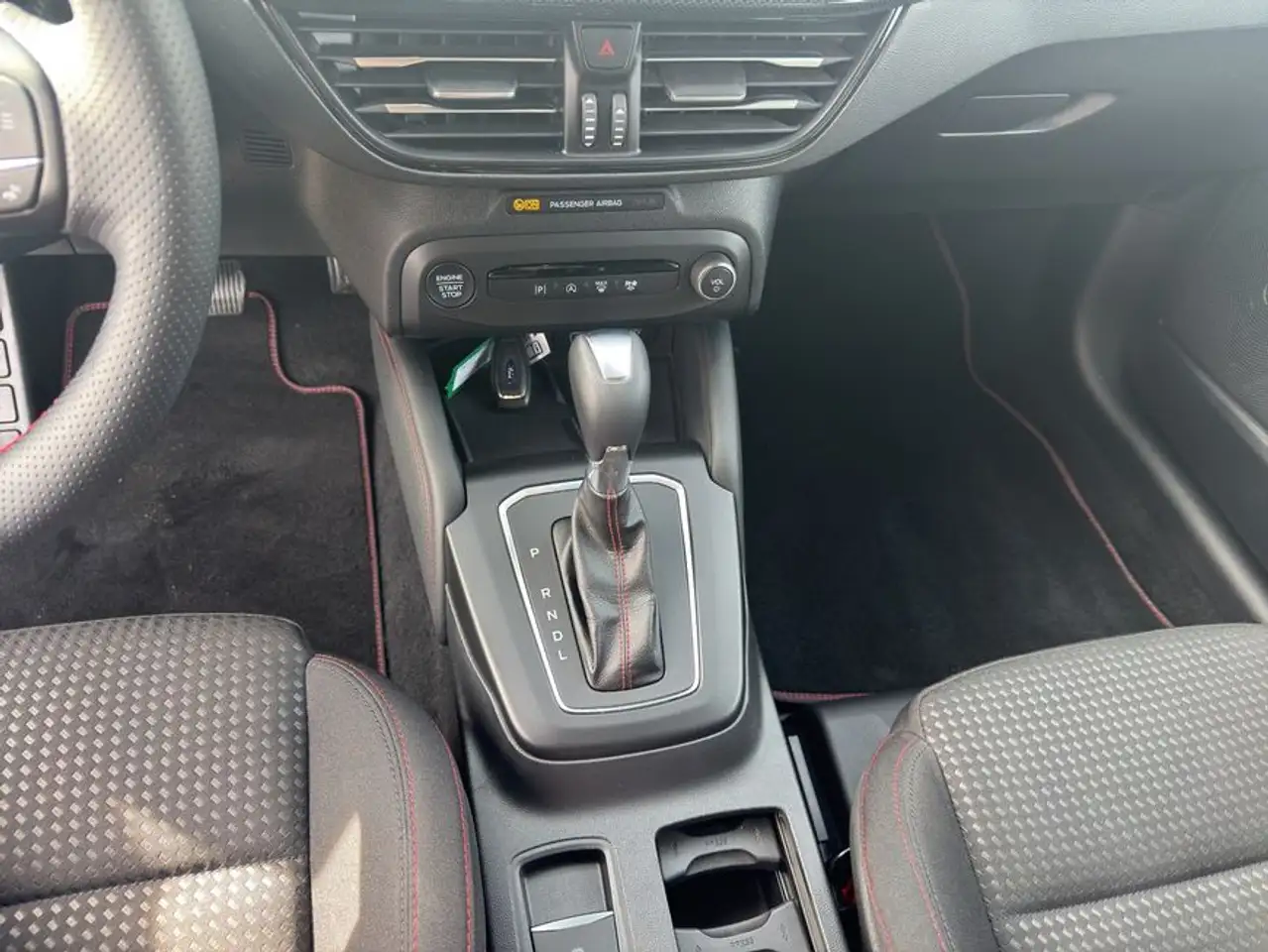Ford Focus Turnier 1.0 EcoBoost Hybrid Aut. ST-LINE X — معرض صور السيارة 12