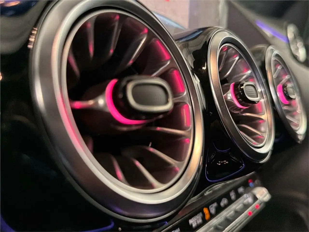 Mercedes-Benz GLA 200 D — معرض صور السيارة 25