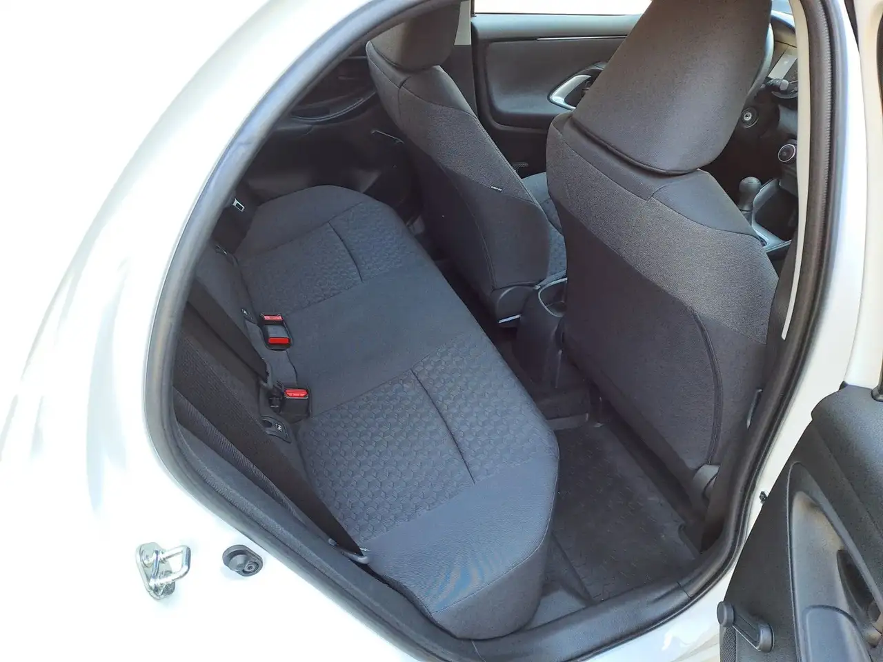 Toyota Yaris Comfort*1HD*ACC*CARPLAY*DAB*KAM*SPURHALTES — Vehicle gallery 12